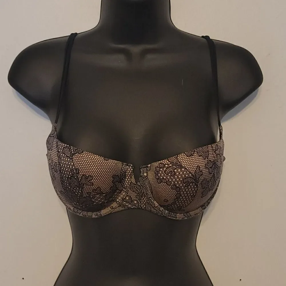 Bundle of Victoria's Secret bras‎
